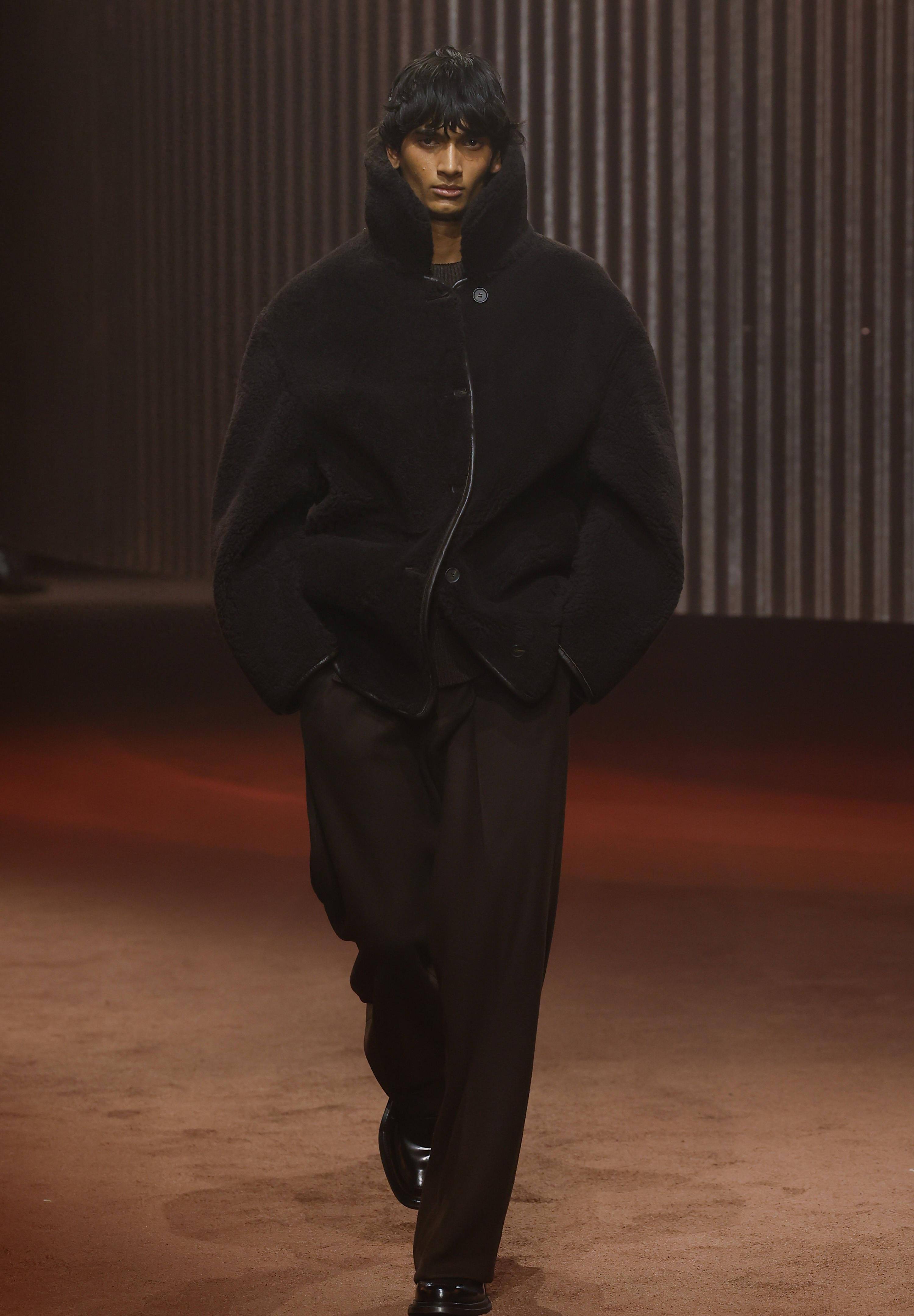 皇冠信用登2代理_(二级外部代理)Cos品牌在纽约举办时装秀(2)