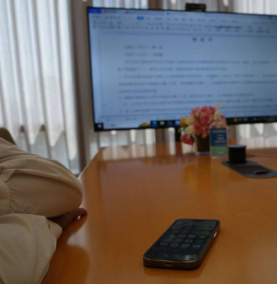 皇冠信用网在线注册_站在房价高位的那一群人:跌了100万后皇冠信用网在线注册,与自己和解