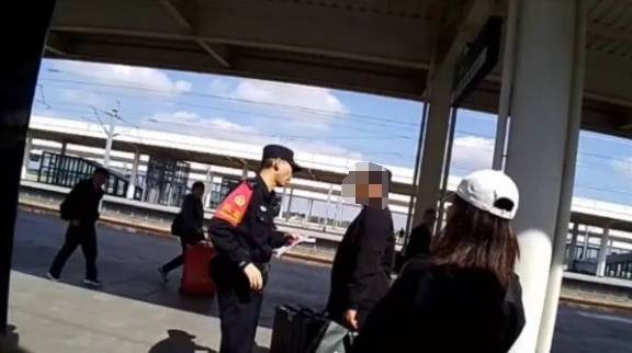 皇冠信用网怎么租_上海出发列车突然降速皇冠信用网怎么租,晚点3分钟!警方:王某,拘了!