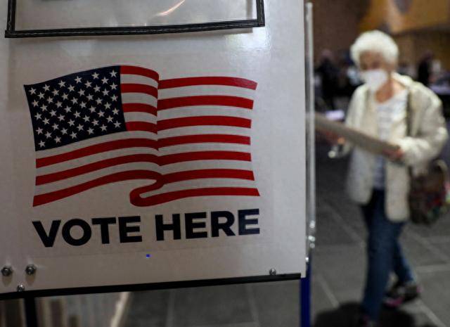 网上买球怎么买_特朗普稳操胜券?美国一份民调显示网上买球怎么买,七个摇摆州全翻红