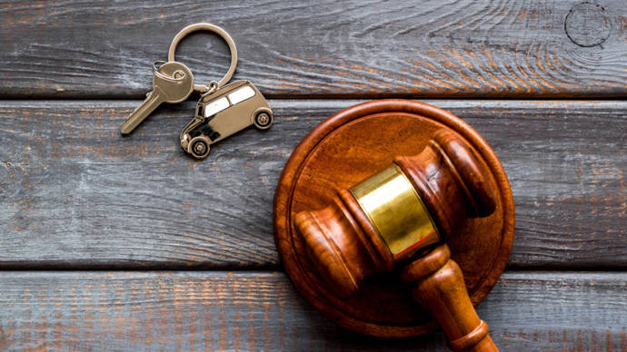 怎么申请皇冠信用網_上海一驾驶员“开门杀”造成骑车人死亡怎么申请皇冠信用網,保险公司被判赔偿200余万