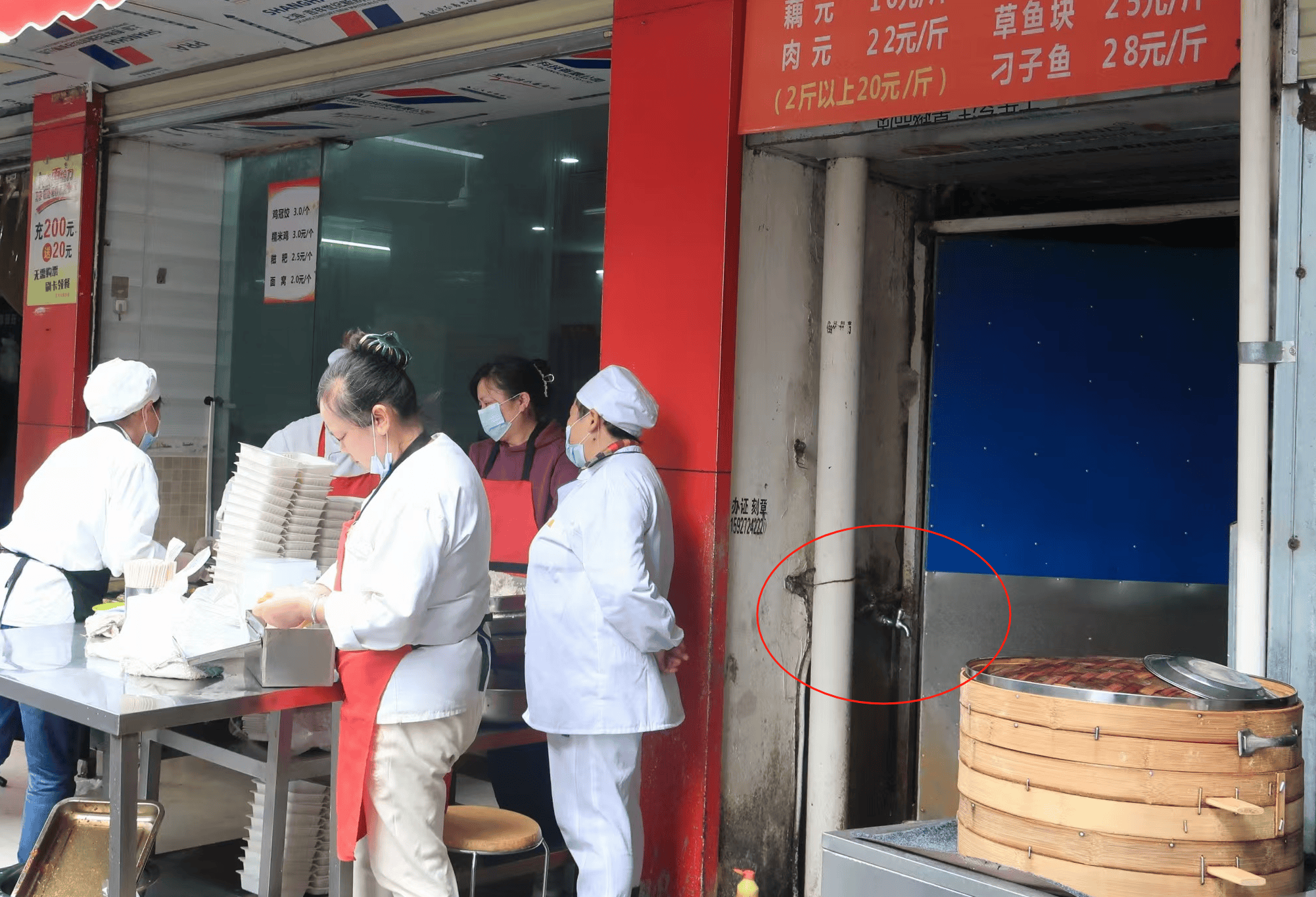 皇冠信用网开户_武汉一小吃店贴出“免费吃饱”告示皇冠信用网开户,店主:有困难就来,不用不好意思