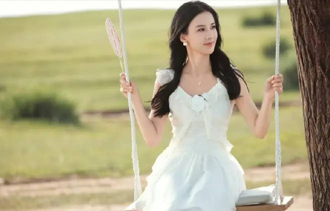 皇冠信用网开户_画师回应黄圣依画像上的痣:是颜料流淌下来皇冠信用网开户了