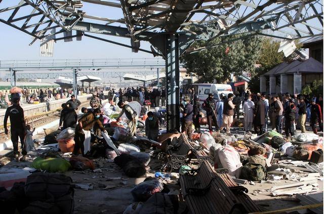 皇冠登3管理出租_巴基斯坦火车站爆炸袭击事件已致26死皇冠登3管理出租,其中包括14名士兵,伊朗发声谴责