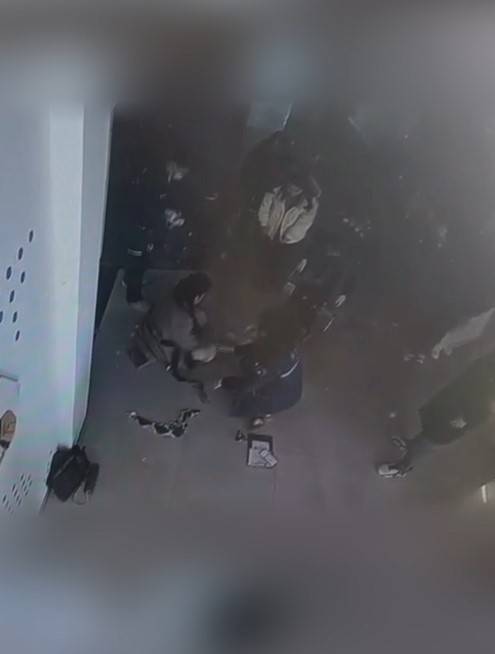 皇冠信用网会员开户_河南一大学老师心脏骤停晕倒皇冠信用网会员开户,女学生按压施救:我也很害怕,看到老师好转激动手抖