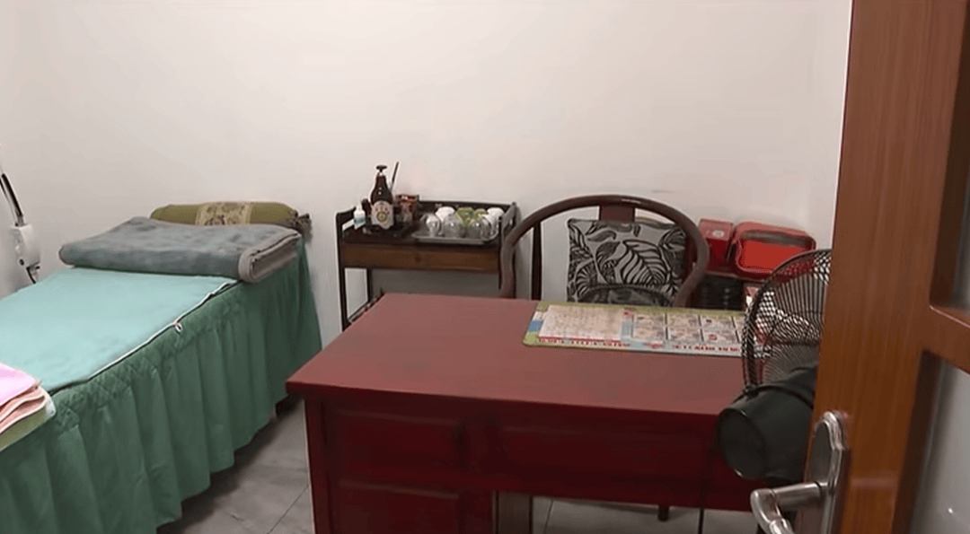 皇冠信用网怎么开户_女子按摩时皇冠信用网怎么开户,遭男技师脱掉内裤按摩隐私部位!警方已介入