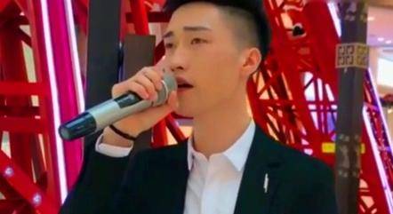 皇冠信用网会员怎么开通_写歌30年穷困潦倒皇冠信用网会员怎么开通,前妻失望选择离婚,谁料51岁靠一首歌一夜成名