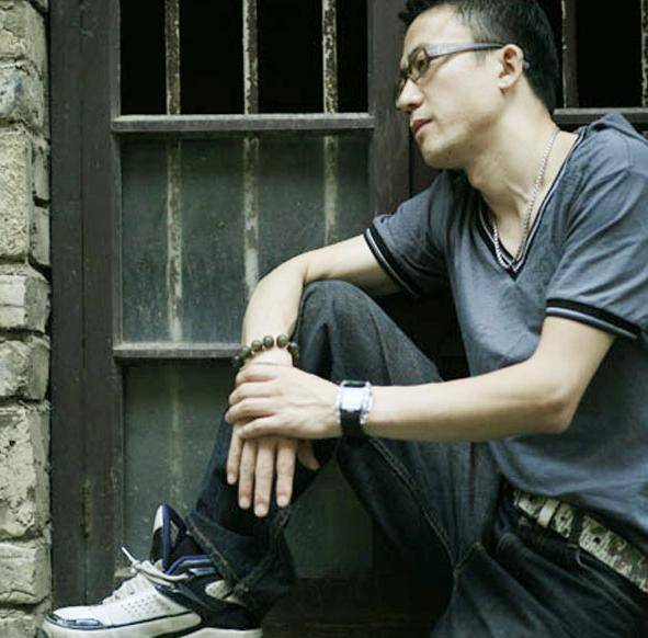 皇冠信用网会员怎么开通_写歌30年穷困潦倒皇冠信用网会员怎么开通,前妻失望选择离婚,谁料51岁靠一首歌一夜成名