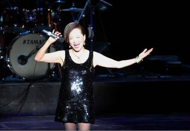 皇冠信用网登2代理_原来早已退出中国籍?被老外“玩腻就丢掉”的郑绪岚皇冠信用网登2代理,却回国捞金