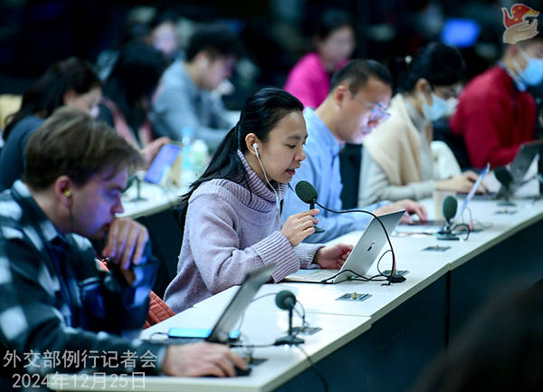 皇冠信用网可以占几成_外交部谈2025年亚冬会:欢迎各国齐聚 | 外交部记者会实录(2024.12.25)