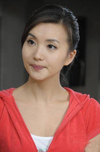 信用盘怎么开户_45岁陈好现身北京信用盘怎么开户,衣着邋遢三角区显眼,网友:怎么老成这样了