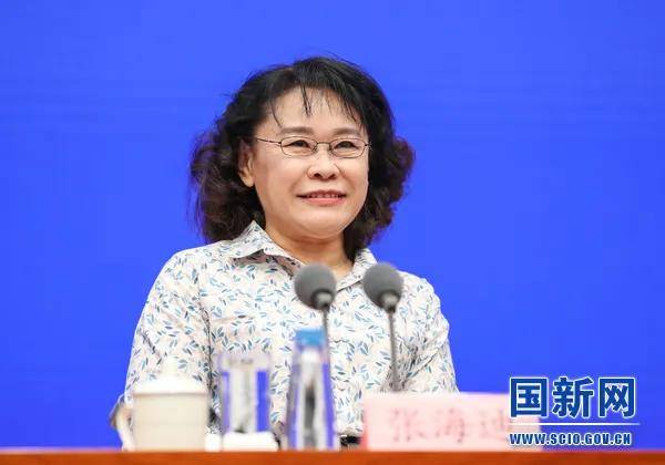 ag.hg0088皇冠_中国残联原主席、康复国际原主席张海迪ag.hg0088皇冠,受聘康复大学名誉校长