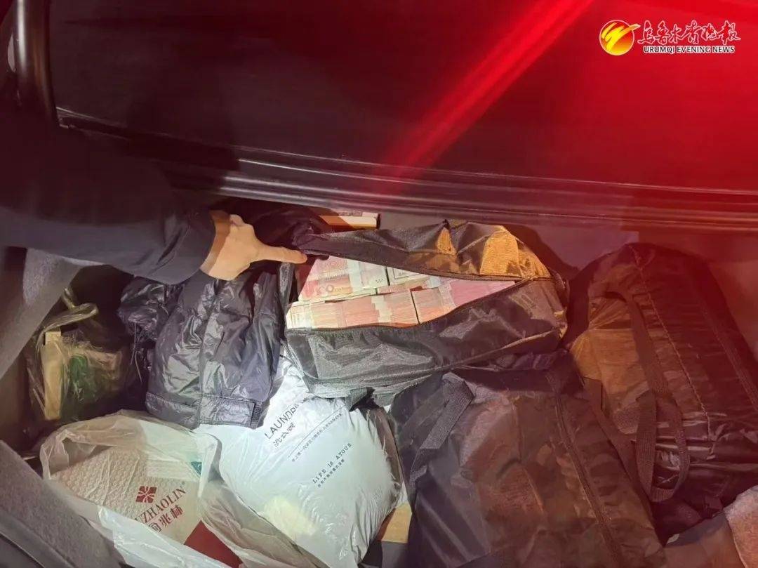 皇冠平台代理_乌鲁木齐一车主550万元现金放车上皇冠平台代理,车门还没锁......