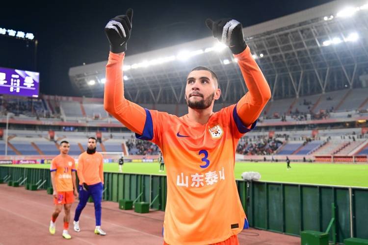 皇冠足球平台_鲁媒:崔康熙将带领泰山队冬训皇冠足球平台,贾德松、马塞尔大概率离队