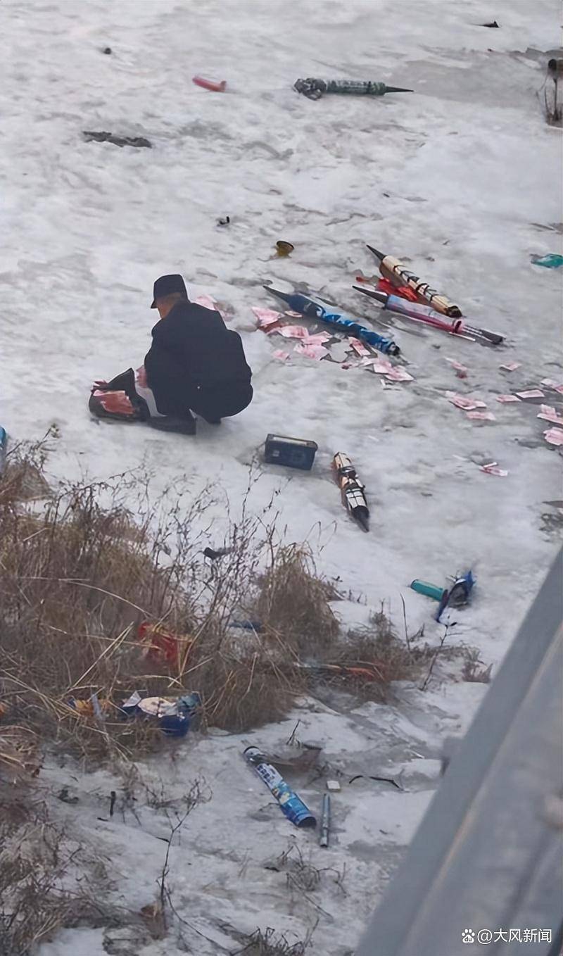 皇冠信用网代理_网友发视频称大桥下发现大量疑似百元大钞皇冠信用网代理,山西吕梁民警借助消防梯踩冰捡拾,详情尚在进一步调查