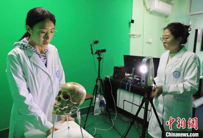 布鲁克林篮网_四川大学师生利用生成式AI技术为205名烈士复原容貌