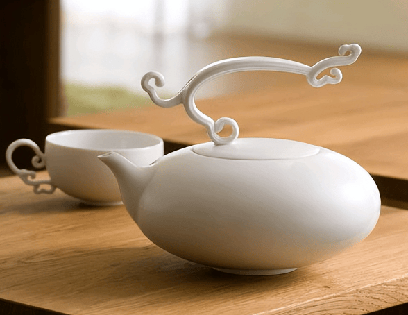 迈阿密热火篮球_英国外交官突然爆料:不小心摔碎了中国人送的茶壶迈阿密热火篮球,竟掉出个窃听器?