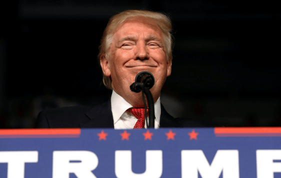 NBA美国职业篮球联赛_令人意外!10000亿美元买下特朗普首访NBA美国职业篮球联赛,中方2年前的忙白帮了?