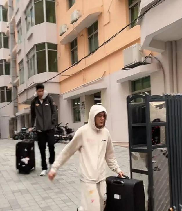 印第安纳步行者 v 萨克拉门托国王_杜锋带13人出征上海!4外援+23兄弟印第安纳步行者 v 萨克拉门托国王,贝贝获重用