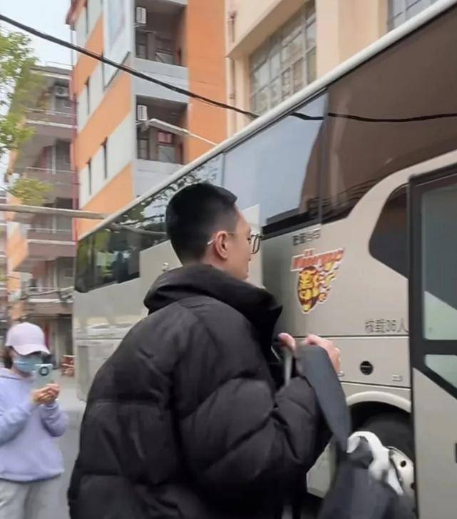 印第安纳步行者 v 萨克拉门托国王_杜锋带13人出征上海!4外援+23兄弟印第安纳步行者 v 萨克拉门托国王,贝贝获重用