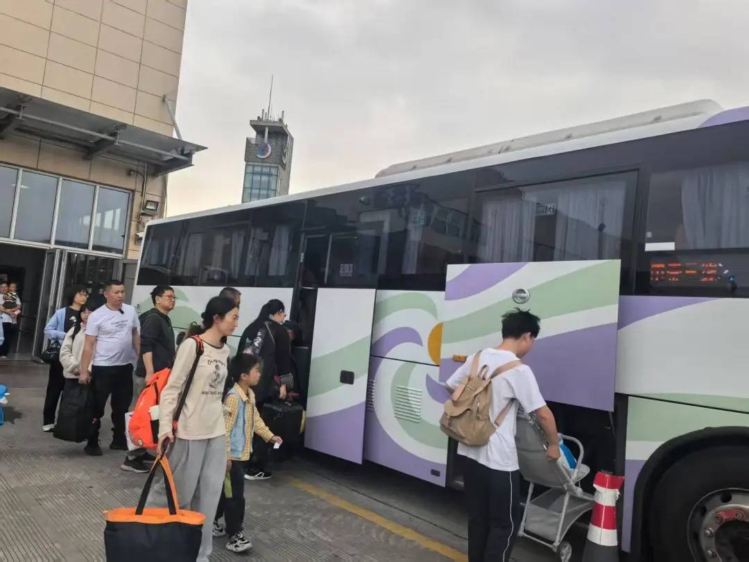皇冠登3代理申请
_马上影响上海!降雨突袭+9级大风皇冠登3代理申请
,部分轮渡停航,气温冲上33℃后,暴跌11℃