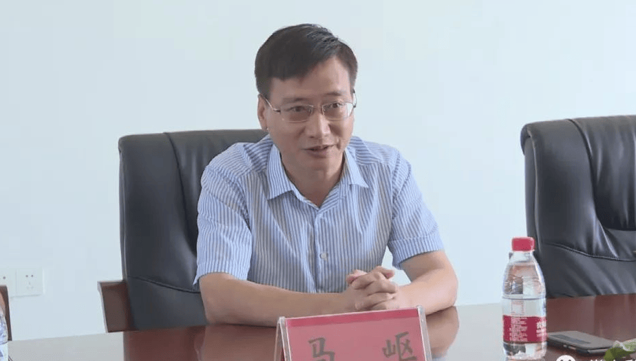 皇冠信用網如何注册
_副县长拉拢6名公职人员皇冠信用網如何注册
,组建“七兄弟吃喝圈”,长期接受打牌掼蛋等“保姆式”服务