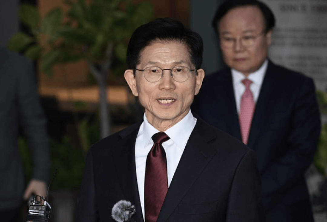 如何代理皇冠信用网
_一波三折如何代理皇冠信用网
!金文洙拿回韩国总统候选人资格