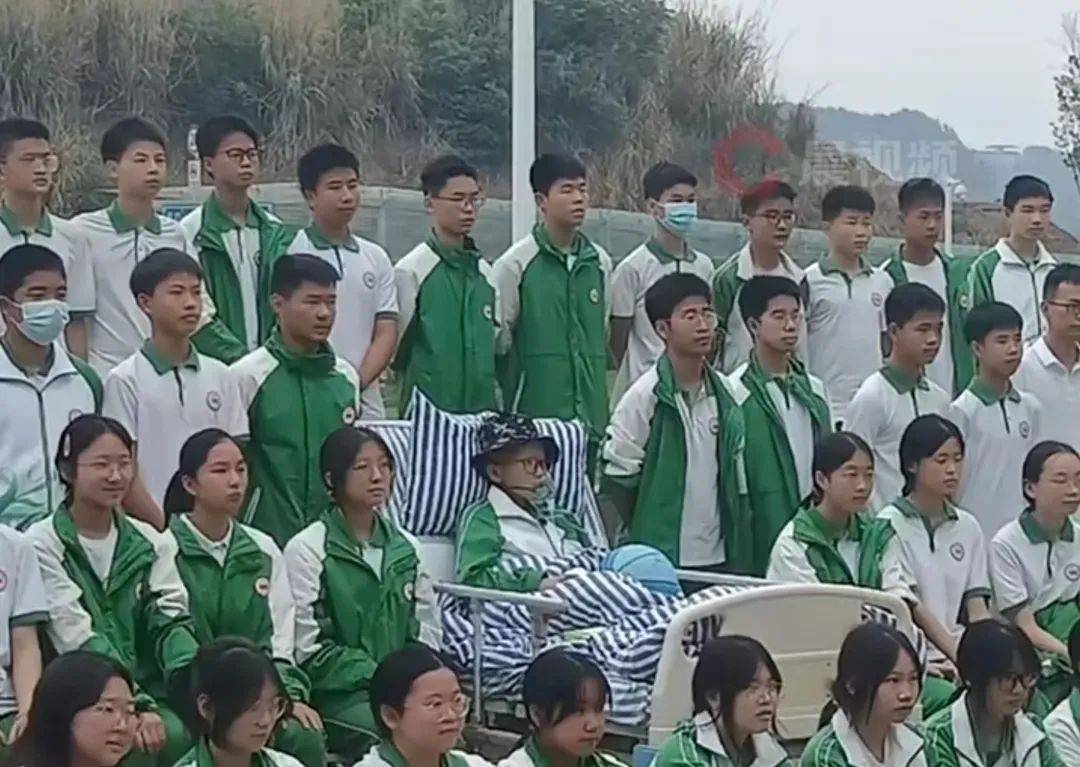 WNBA赛程
_痛心!他走了WNBA赛程
,年仅15岁,刚刚拍完毕业照