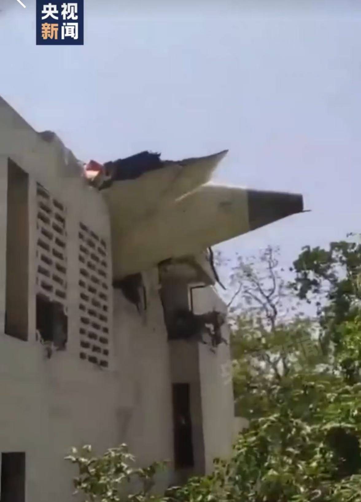 皇冠信用网正网
_印度坠机事故致超290人死亡！警方发现一名坠机幸存者：手持登机牌能行走皇冠信用网正网
，座位是11A！英国首相发声