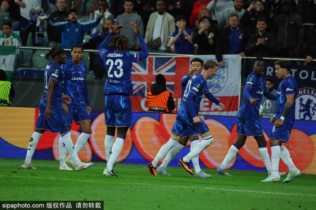 皇冠体育App下载_安东尼回归皇家贝蒂斯!曼联3258万英镑放人皇冠体育App下载,巴西边锋半程9球5助攻征服西甲