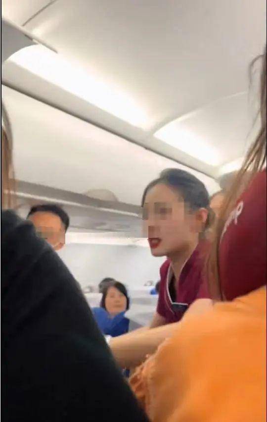 皇冠信用网怎么代理
_“他还是孩子皇冠信用网怎么代理
，你就不能体谅他吗？”疑因熊孩子顶座起冲突，飞机降落后女生被对方一家四口打趴