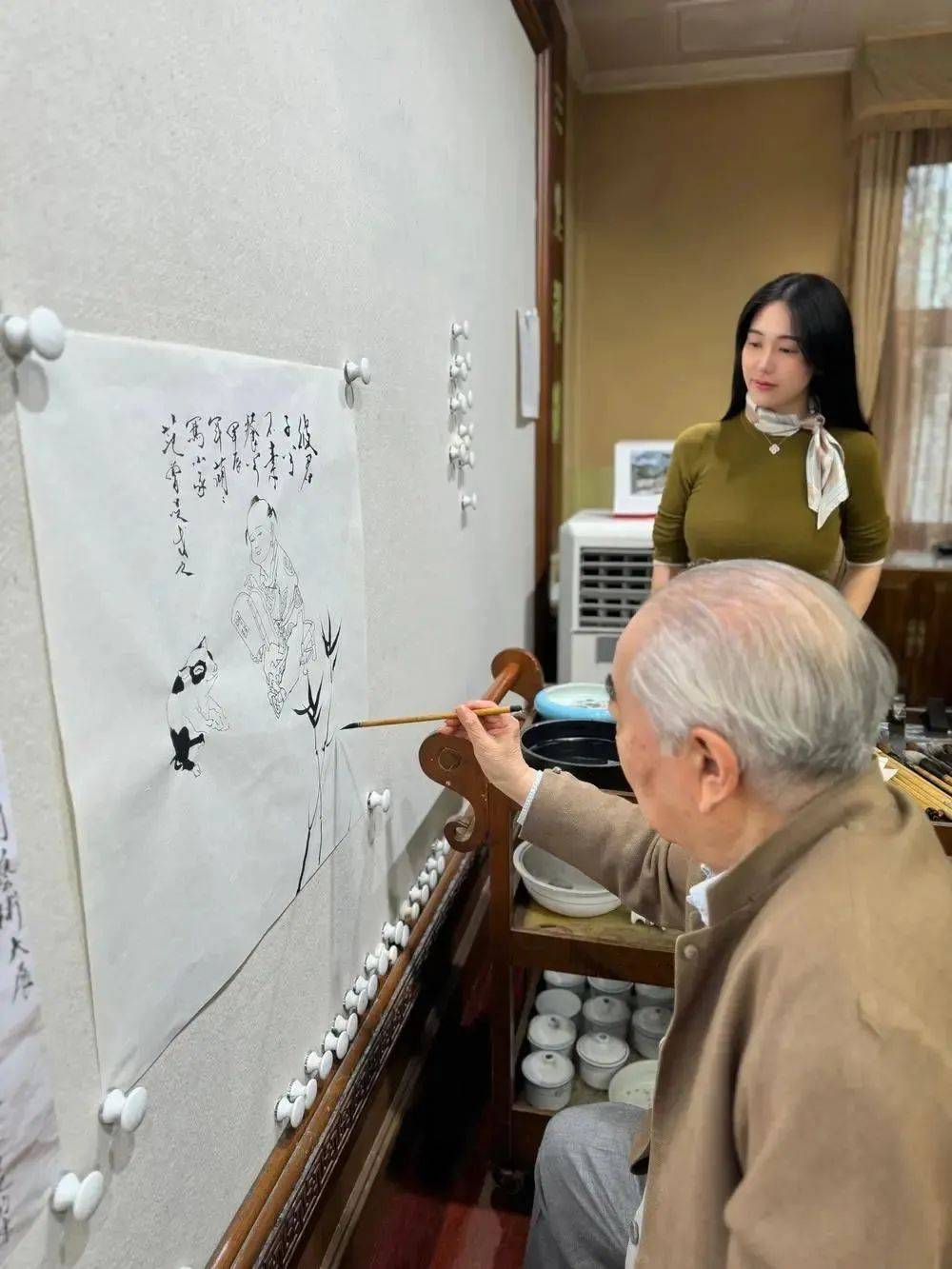 曼城足球_87岁书画大师范曾被娇妻带走失联曼城足球?公司账号回复称“谣言”