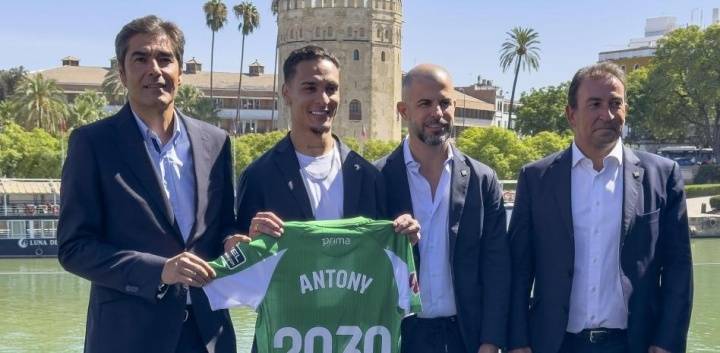 塞尔维亚vs英格兰足球_曼联有50%二转！世体：安东尼初始解约金5000万欧塞尔维亚vs英格兰足球，最高6000万欧